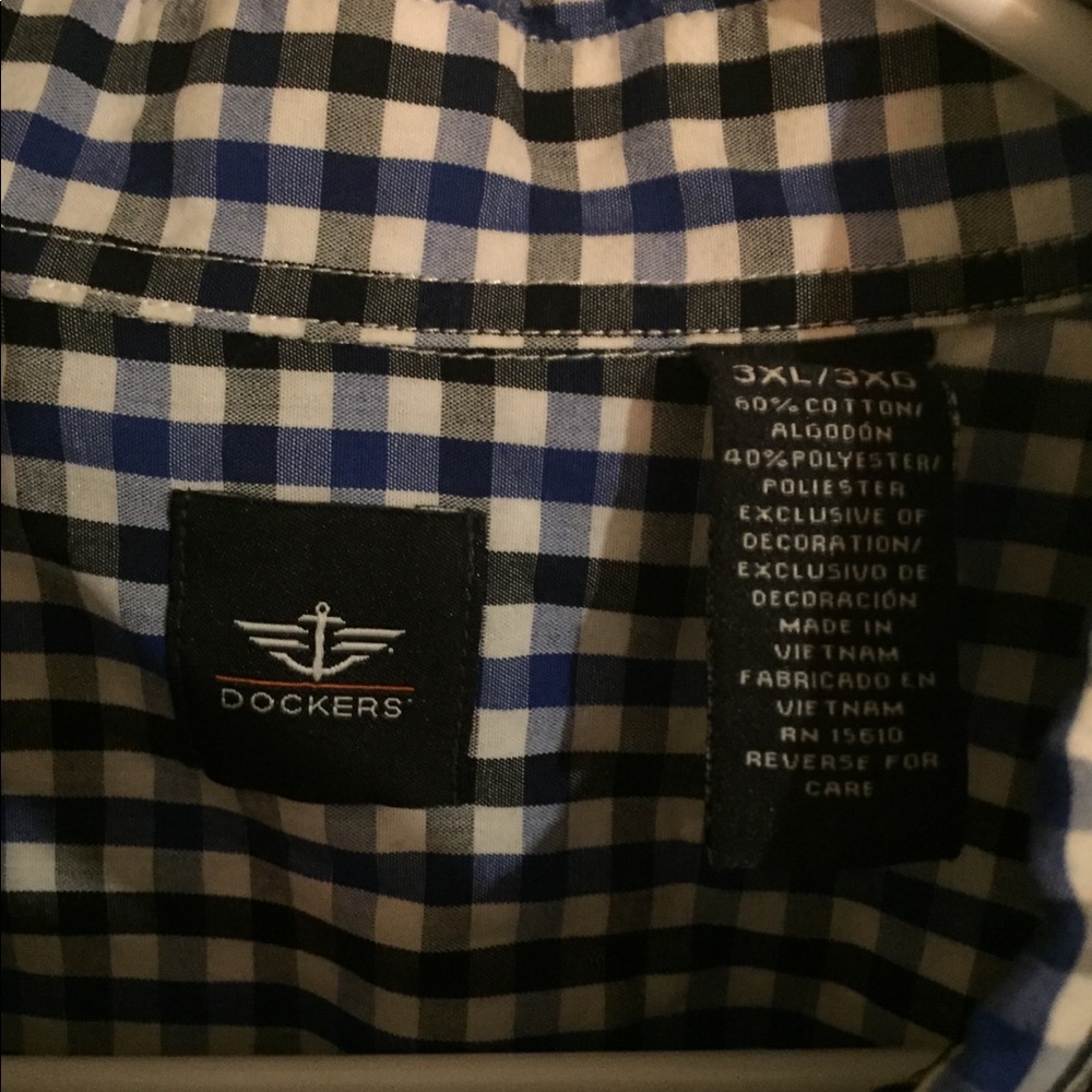 Men’s Dockers long sleeve dress shirt.